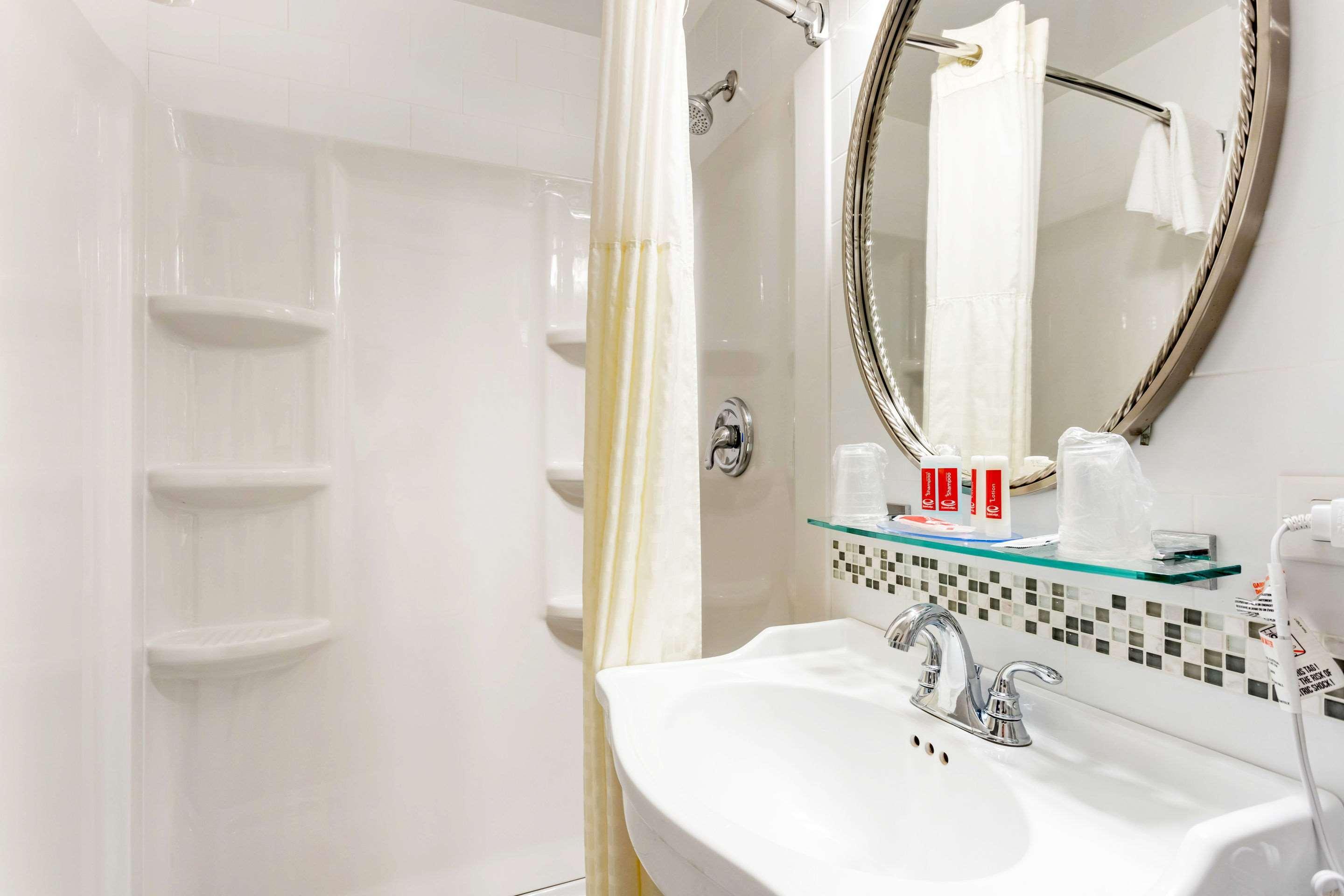 Econo Lodge Hicksville Luaran gambar