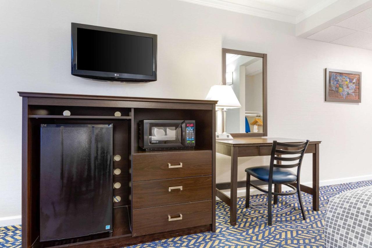 Econo Lodge Hicksville Luaran gambar